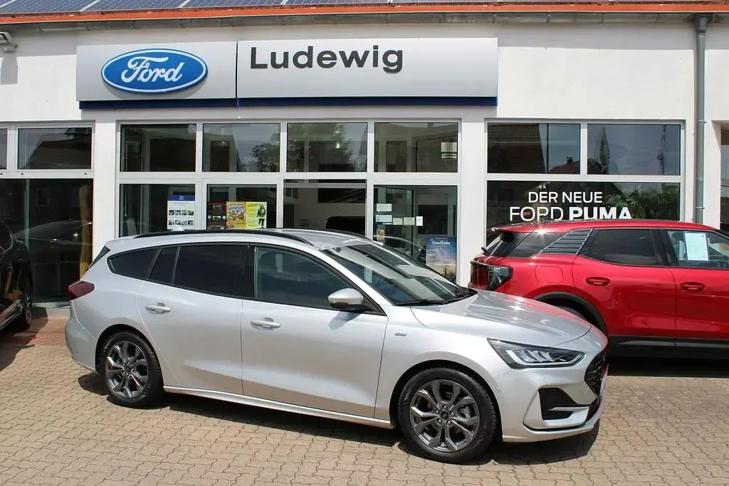 Gebraucht Ford Focus ST-Line X 125 PS (91 kW) 2023 Silber Limousine