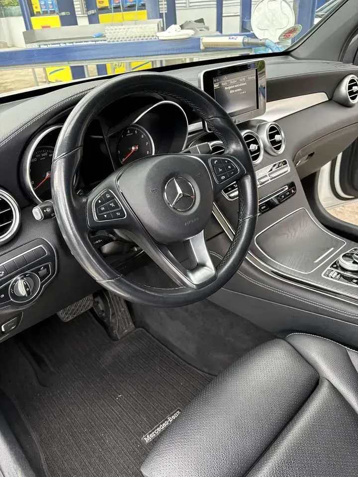 Gebraucht Mercedes GLC250 AMG line 211 PS (155 kW) 2018 Weiß SUV