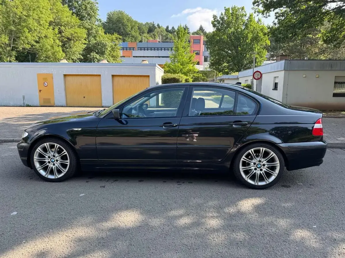 Gebraucht BMW 325 Lifestyle 192 PS (141 kW) 2003 Schwarz Limousine