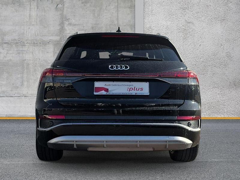 Gebraucht Audi e-tron S-Line 150 kW (204 PS) 2022 Mythosschwarz metallic (metallic) SUV