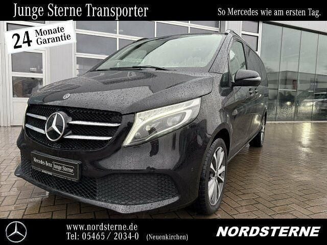 Obsidianschwarz Gebraucht 2022 Mercedes V300 Avantgarde Van / Kleinbus | 49.888 € (Guter Preis) - Bild 1/4