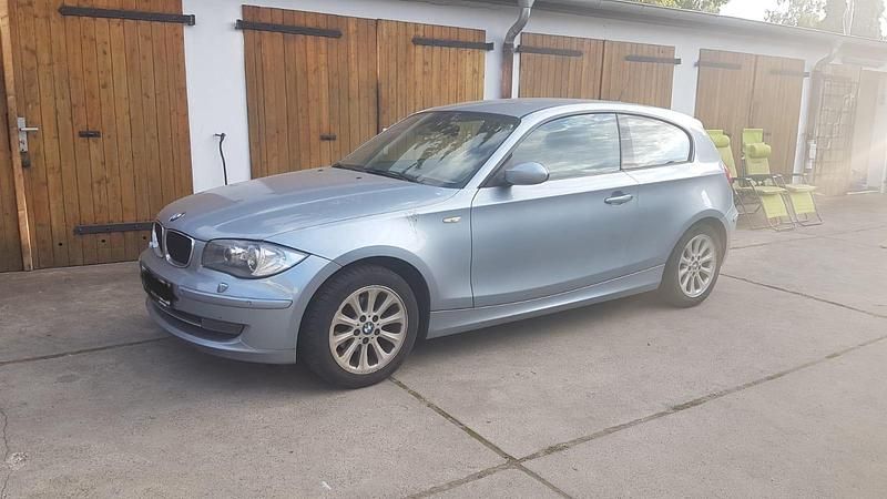 Blau Gebraucht 2008 BMW 116 Kleinwagen | 4.500 € - Bild 1/4