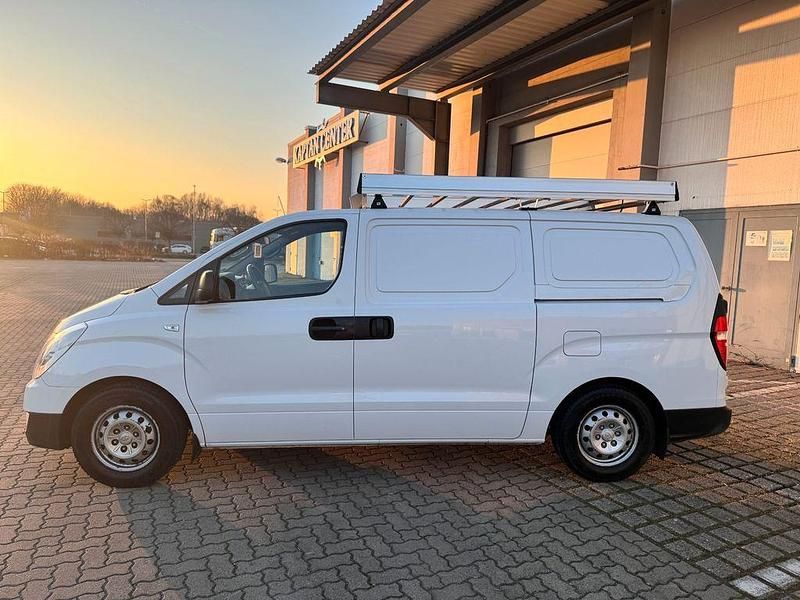 Gebraucht Hyundai H-1 170 PS (125 kW) 2016 Weiß Van / Kleinbus