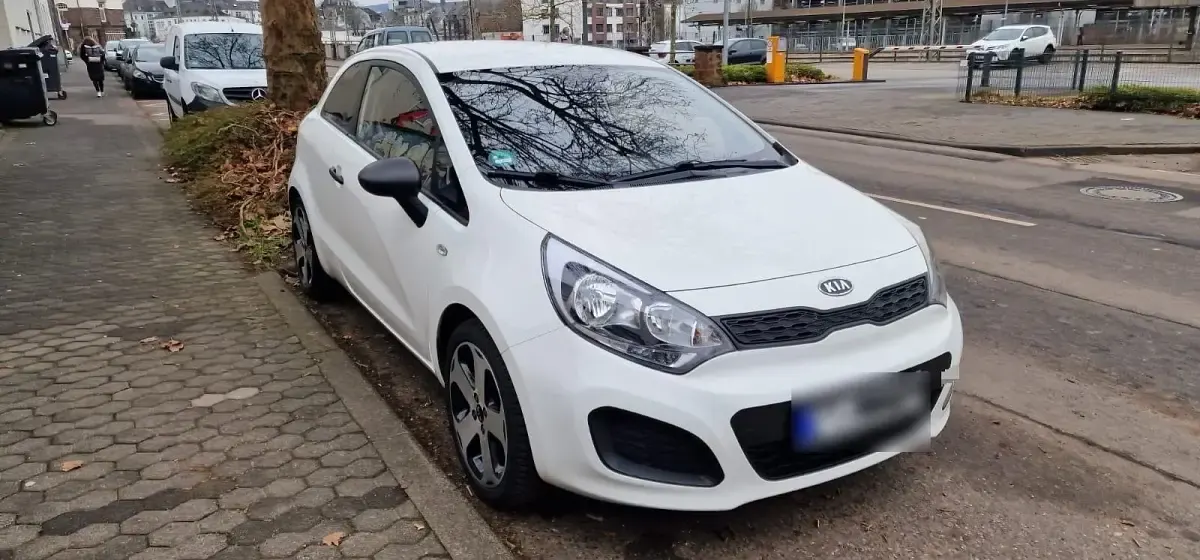 Gebraucht Kia Rio 86 PS (63 kW) 2012 Weiß Kleinwagen