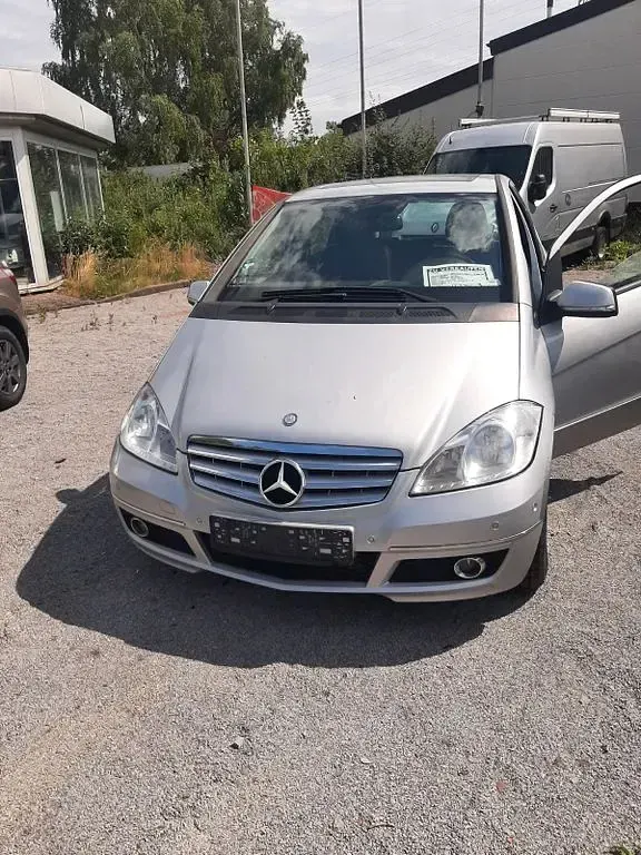 Gebraucht Mercedes A200 140 PS (102 kW) 2011 Silber Kleinwagen
