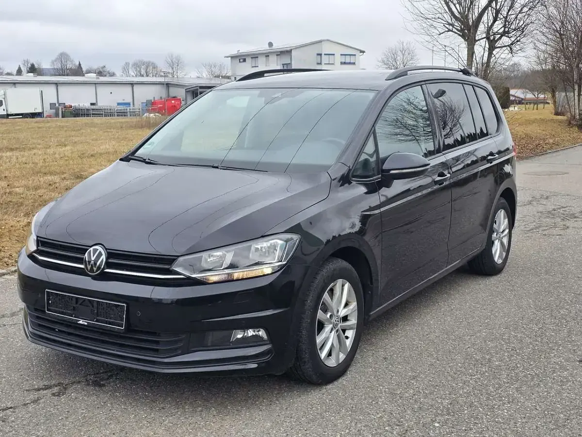 Gebraucht VW Touran Highline 150 PS (110 kW) 2023 Schwarz Van / Kleinbus