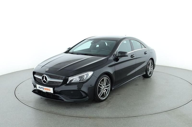 Schwarz Gebraucht 2018 Mercedes CLA200 AMG line Limousine | 23.570 € (Teuer) - Bild 1/3
