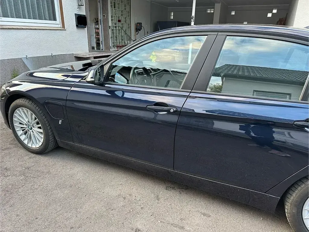 Używany BMW 330e iPerformance 252 KM (185 kW) 2016 Niebieski Sedan/Limuzyna
