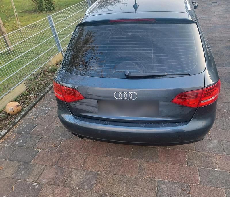 Gebraucht Audi A4 143 PS (105 kW) 2011 Grau Kombi