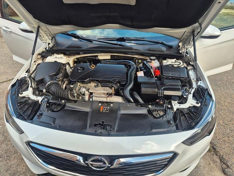 Weiß Gebraucht 2018 Opel Insignia Innovation Limousine | 13.999 € (Guter Preis) - Bild 1/4