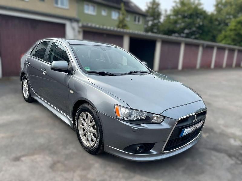 Grau Gebraucht 2012 Mitsubishi Lancer Edition Limousine | 7.200 € (Fairer Preis) - Bild 1/4
