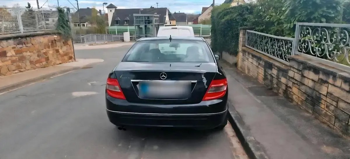 Gebraucht Mercedes C180 156 PS (114 kW) 2010 Schwarz Limousine