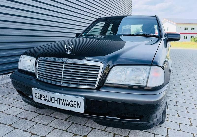 Schwarz Gebraucht 1999 Mercedes C180 Limousine | 2.490 € (Superpreis) - Bild 1/4
