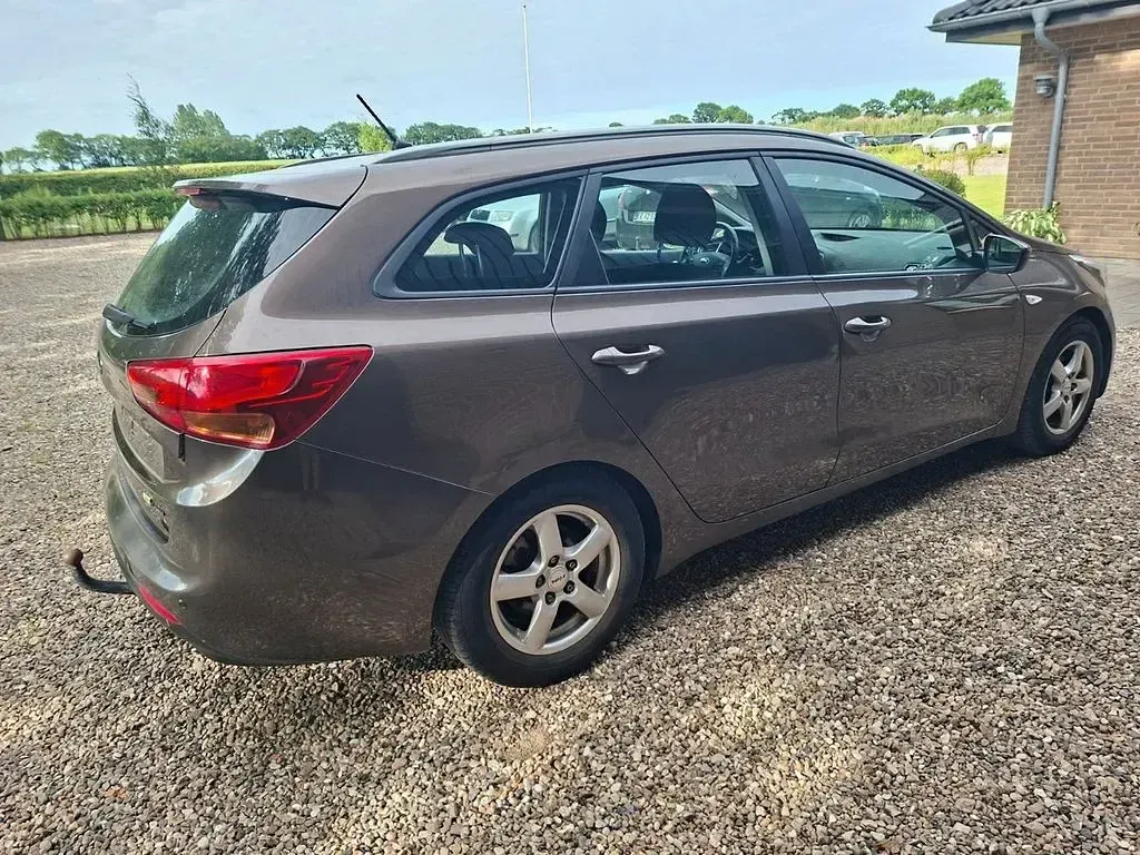 Gebraucht Kia Ceed Sportswagon Edition 7 128 PS (94 kW) 2012 Kombi