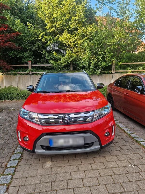Gebraucht Suzuki Vitara 120 PS (88 kW) 2015 Rot SUV