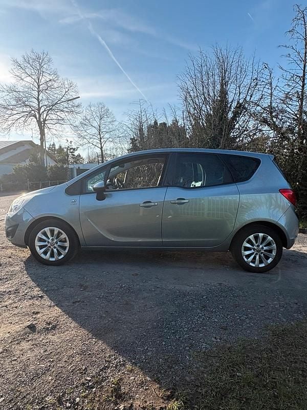 Gebraucht Opel Meriva Active 120 PS (88 kW) 2013 Silber Van / Kleinbus