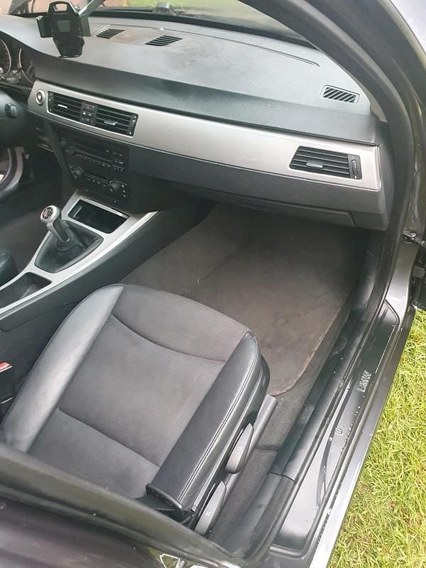 Gebraucht BMW 320 150 PS (110 kW) 2006 Grau Kombi