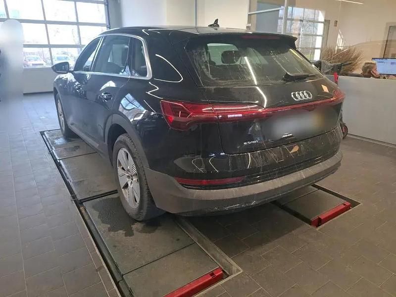 Używany Audi e-tron 300 kW (408 KM) 2023 Czarny SUV