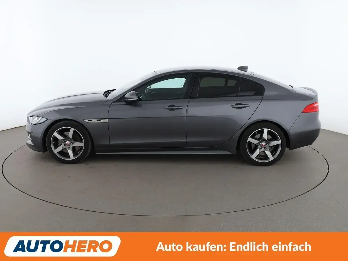 Gebraucht Jaguar XE R-Sport 200 PS (147 kW) 2018 Grau Limousine