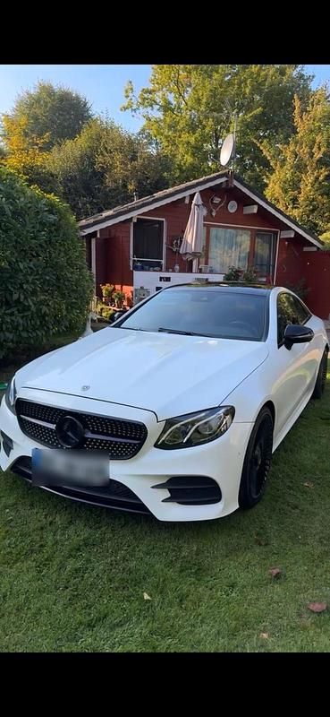 Gebraucht Mercedes E220 AMG 194 PS (142 kW) 2018 Weiß Coupé