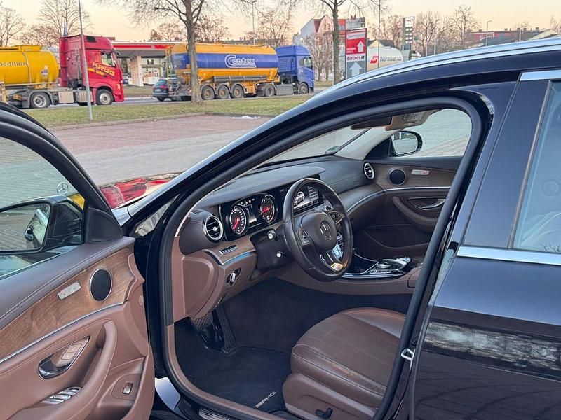 Gebraucht Mercedes E220 Luxury 194 PS (142 kW) 2017 Schwarz Limousine