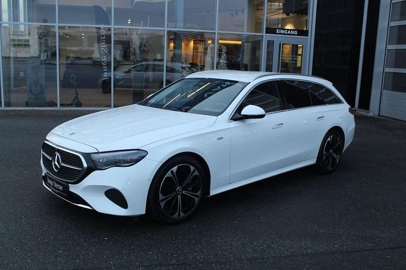 Gebraucht Mercedes E300 Avantgarde 313 PS (230 kW) 2025 Weiß Kombi