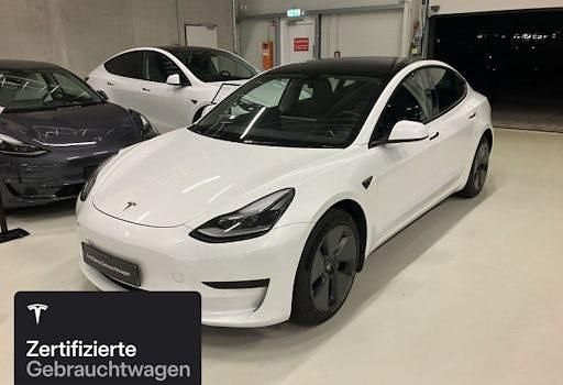 Weiß Gebraucht 2021 Tesla Model 3 Standard Range Limousine | 25.600 € (Fairer Preis) - Bild 1/4