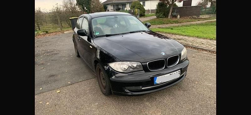 Schwarz Gebraucht 2010 BMW 118 Lifestyle Kleinwagen | 1.650 € (Superpreis) - Bild 1/4