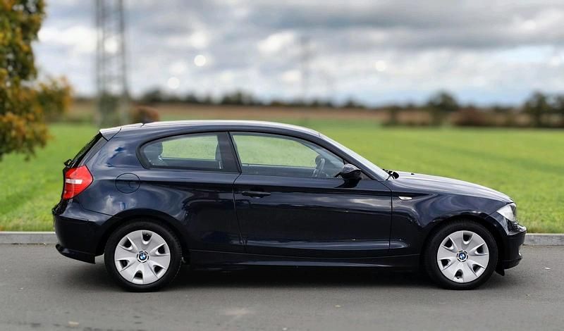 Gebraucht BMW 120 122 PS (89 kW) 2010 Blau Kleinwagen