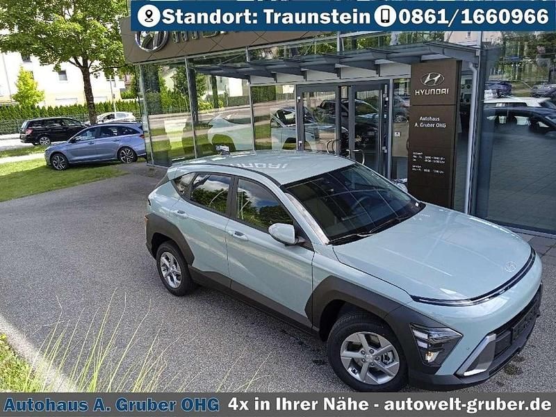 Neu Hyundai Kona Select 101 PS (74 kW) 2025 Mirage green SUV