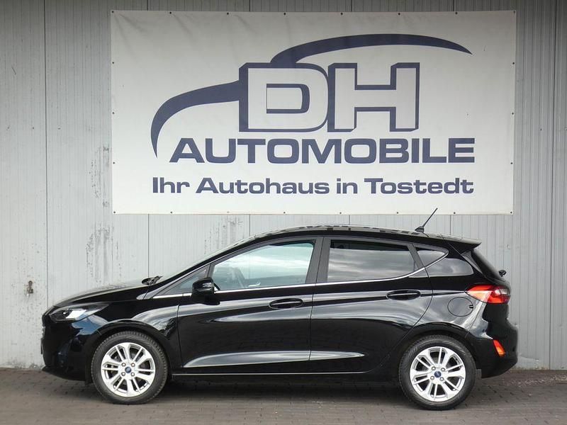 Schwarz Gebraucht 2022 Ford Fiesta Titanium Kleinwagen | 13.990 € (Fairer Preis) - Bild 1/4