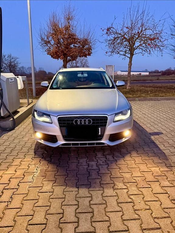 Silber Gebraucht 2010 Audi A4 Ambition Kombi | 5.500 € (Superpreis) - Bild 1/4