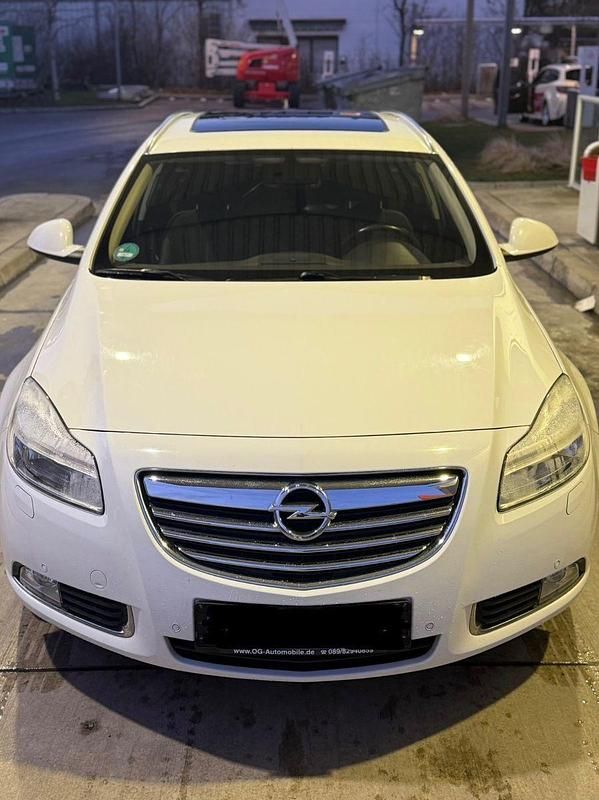 Gebraucht Opel Insignia 131 PS (96 kW) 2012 Weiß Kombi