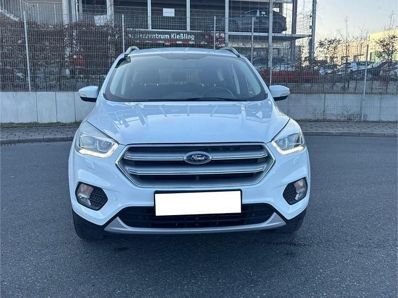 Gebraucht Ford Kuga 150 PS (110 kW) 2018 Weiß SUV