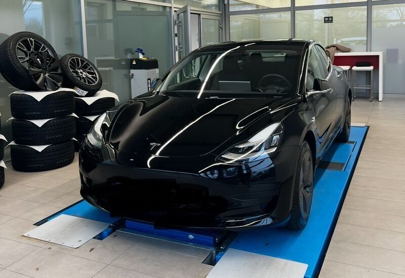 Schwarz Gebraucht 2020 Tesla Model 3 Standard Range Plus Limousine | 20.999 € (Fairer Preis) - Bild 1/4