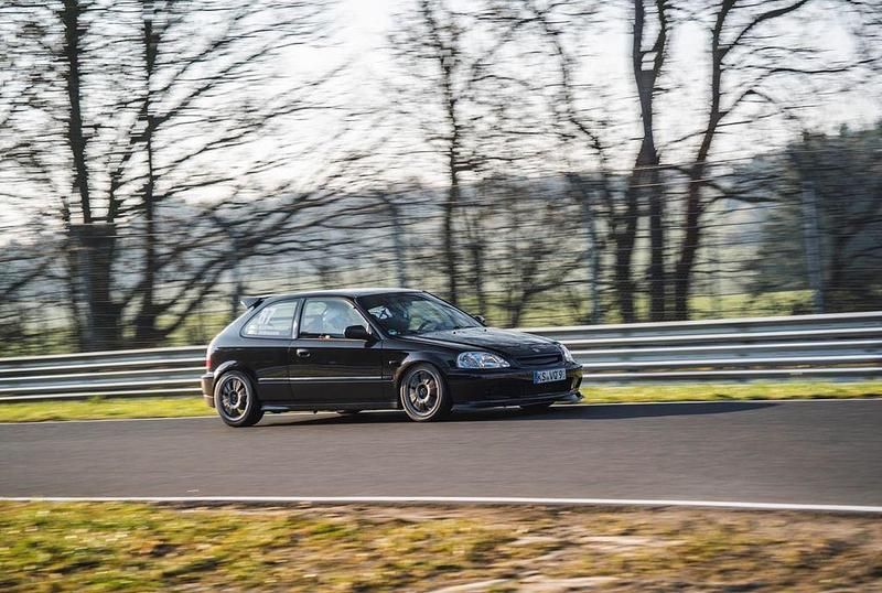 Second-hand Honda Civic 90 CP (66 kW) 2000 Negru Hatchback