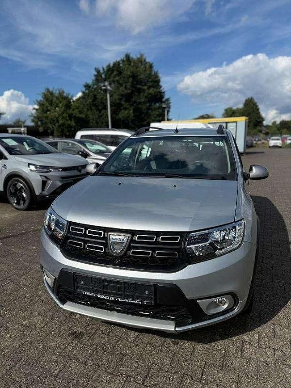 Highland grey Gebraucht 2020 Dacia Logan Stepway Limousine | 11.490 € (Superpreis) - Bild 1/4