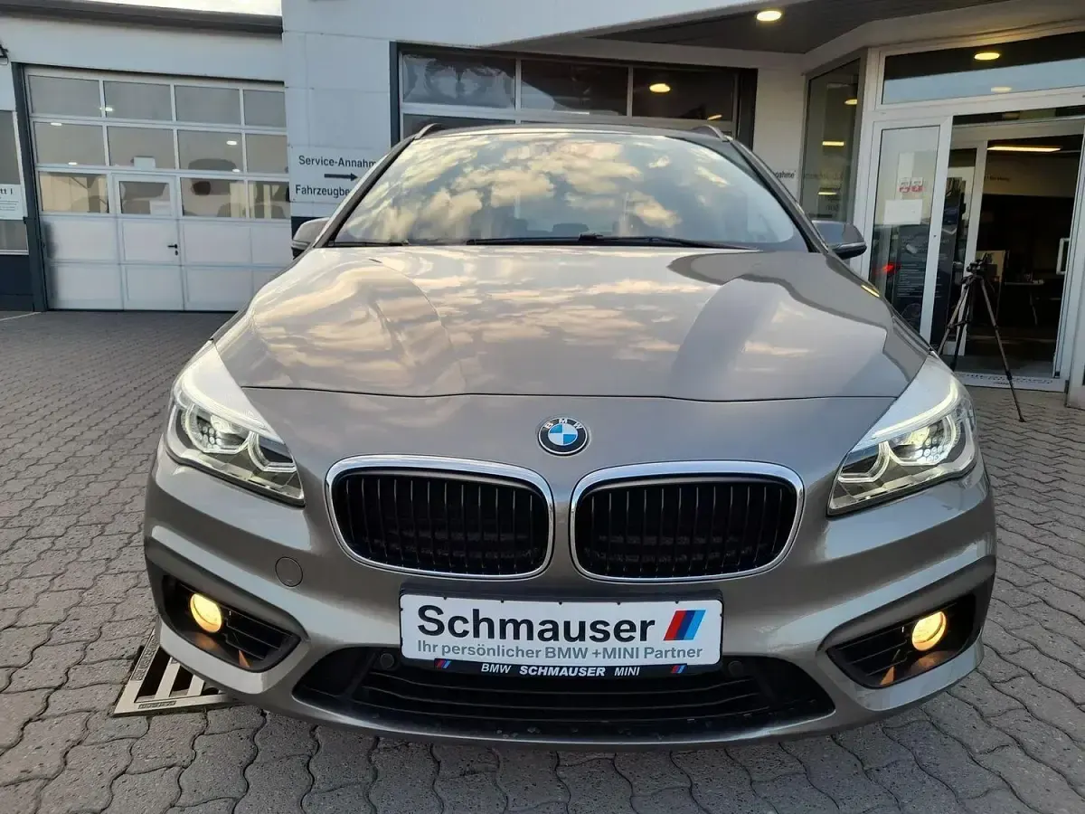 Gebraucht BMW 218 Active Tourer Advantage 136 PS (100 kW) 2017 Silber Van / Kleinbus