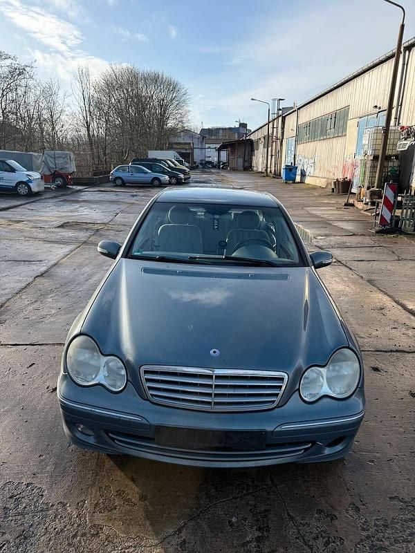 Gebraucht Mercedes C180 156 PS (114 kW) 2007 Grün Limousine