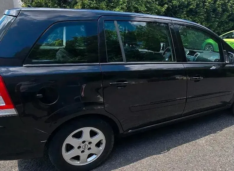Gebraucht Opel Zafira 115 PS (84 kW) 2009 Schwarz Van / Kleinbus