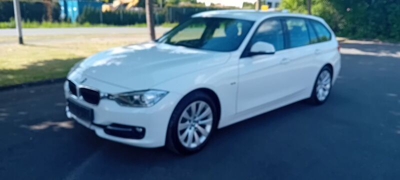 Weiß Gebraucht 2015 BMW 318 Sport Line Kombi | 9.999 € (Guter Preis) - Bild 1/4