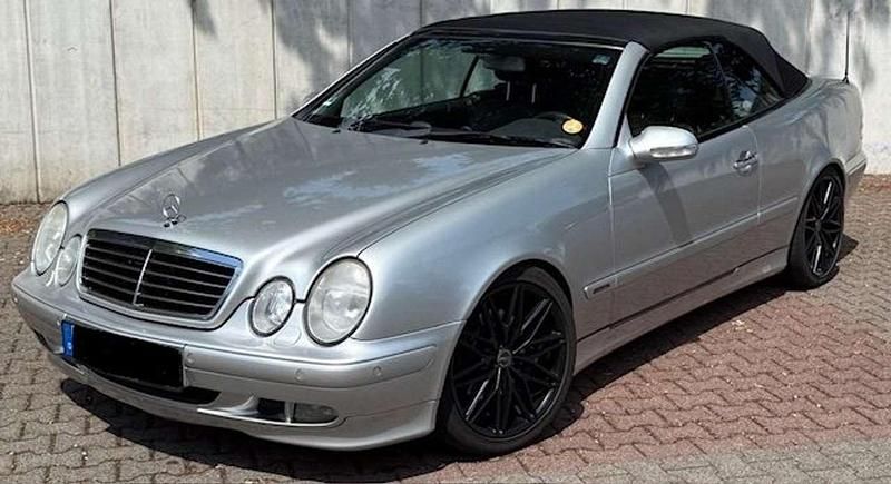 Silber Gebraucht 2000 Mercedes CLK320 Elegance Cabrio | 11.200 € - Bild 1/4