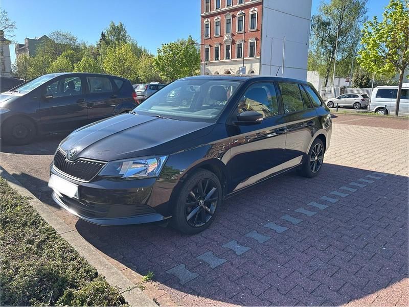 Schwarz Gebraucht 2015 Skoda Fabia Kombi | 7.490 € (Guter Preis) - Bild 1/4
