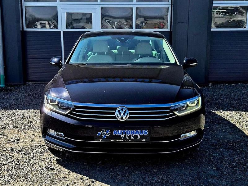 Gebraucht VW Passat Highline 190 PS (139 kW) 2016 Deep black perleffekt (metallic) Limousine