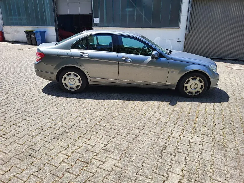Gebraucht Mercedes C250 204 PS (150 kW) 2010 Silber Limousine