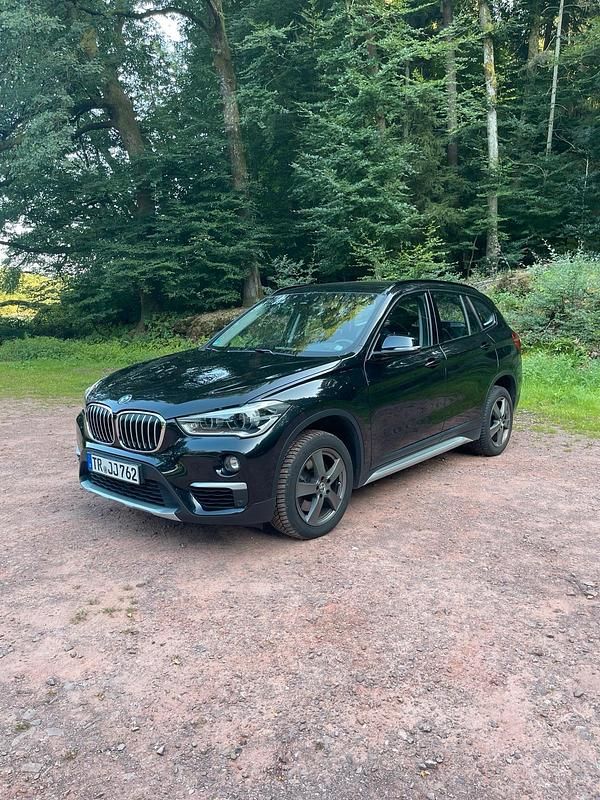Schwarz Gebraucht 2019 BMW X1 Performance SUV | 21.199 € (Guter Preis) - Bild 1/4