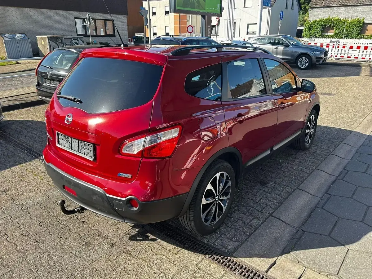 Gebraucht Nissan Qashqai +2 360º 131 PS (96 kW) 2013 Rot SUV