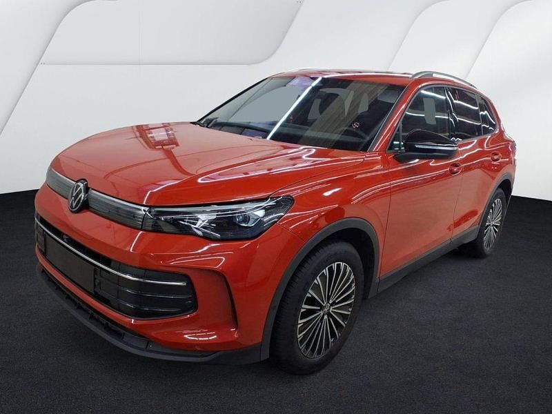 Gebraucht VW Tiguan Goal 150 PS (110 kW) 2025 Persimmon red SUV