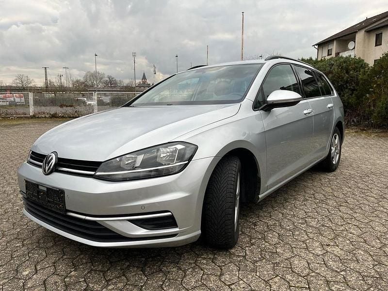 Grau Gebraucht 2018 VW Golf VII Comfortline Kombi | 11.500 € (Fairer Preis) - Bild 1/4