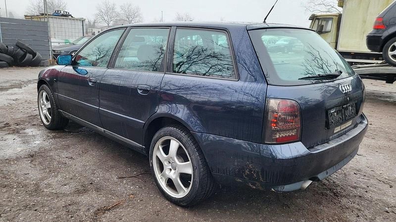 Gebraucht Audi A4 105 PS (77 kW) 1999 Blau Kombi